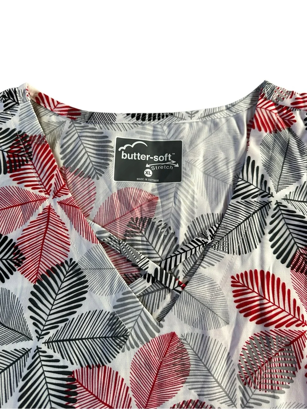 NWT Butter-Soft Stretch V-Neck Leaf Print Scrub Top — Pink & Gray XL - Picture 4 of 12